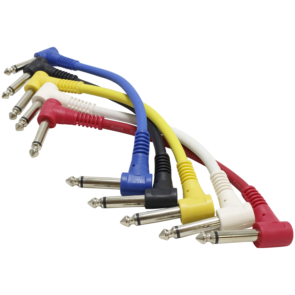Cabos POP Line para pedais com conectores P10 em ângulo, nas cores azul, amarelo, branco, preto e vermelho.