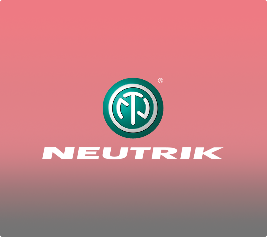 Neutrik Logotipo Neutrik com símbolo circular verde e nome da marca em branco sobre fundo vinho, referência em conectores de áudio.