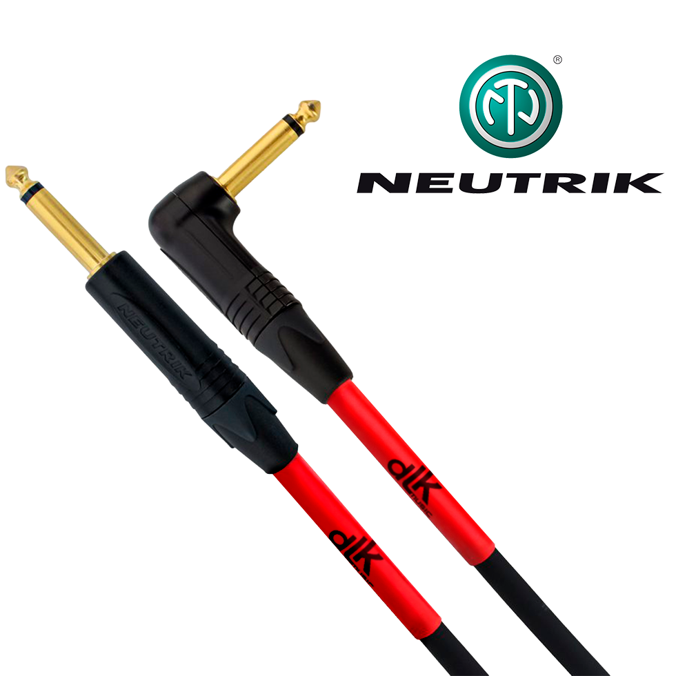 Dois cabos DLK vermelho e preto com conectores P10 dourados Neutrik, um reto e outro em L, sobre fundo branco.
